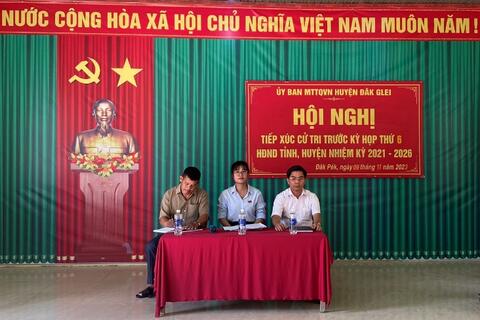 Tổ đại biểu HĐND tỉnh, huyện, xã tiếp xúc cử tri trước Kỳ họp thứ 6 HĐND tỉnh, huyện tại thôn Dên Prông